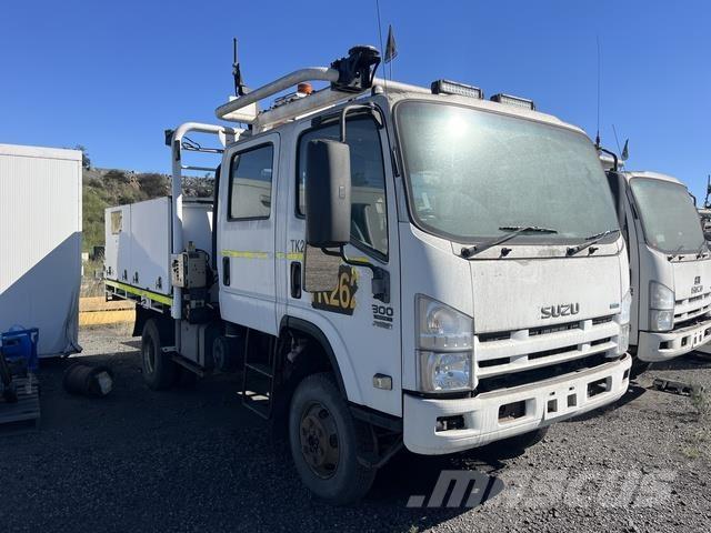 Isuzu NPS 500 平板栏板货车