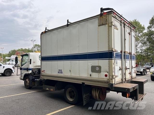 Isuzu NQR 厢式货车