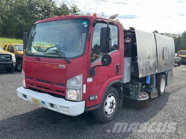 Isuzu NRR 道路清扫车