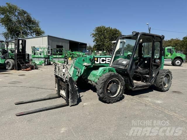 JCB 525-60 伸缩臂叉装车|叉装车