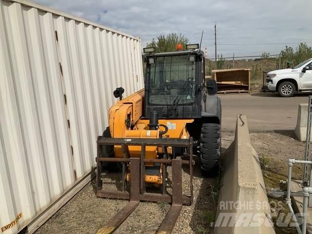 JCB 527-55 伸缩臂叉装车|叉装车