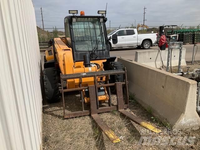 JCB 527-55 伸缩臂叉装车|叉装车