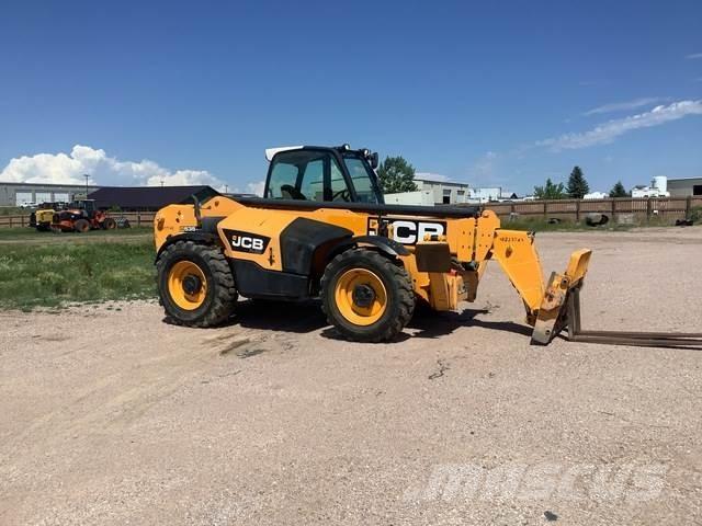 JCB 535-140 伸缩臂叉装车|叉装车