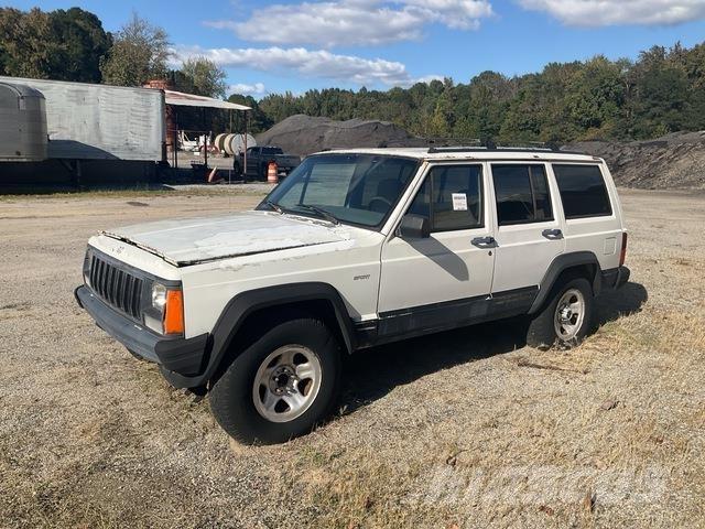 Jeep Cherokee 汽车