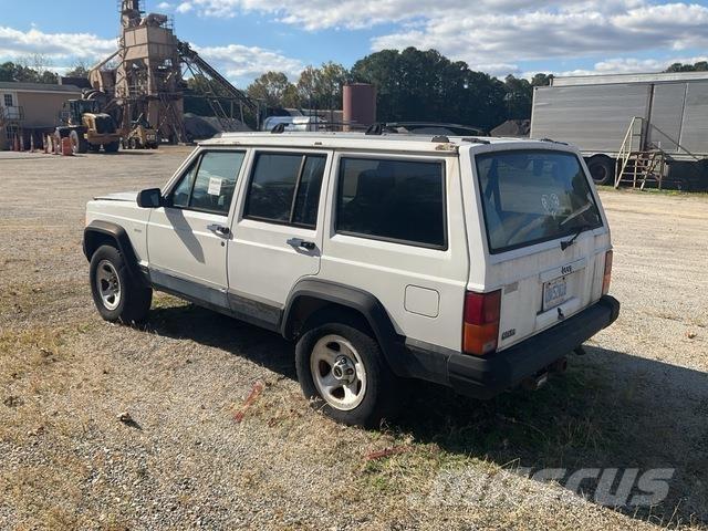 Jeep Cherokee 汽车