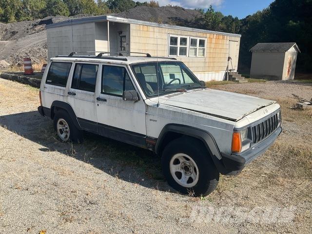 Jeep Cherokee 汽车