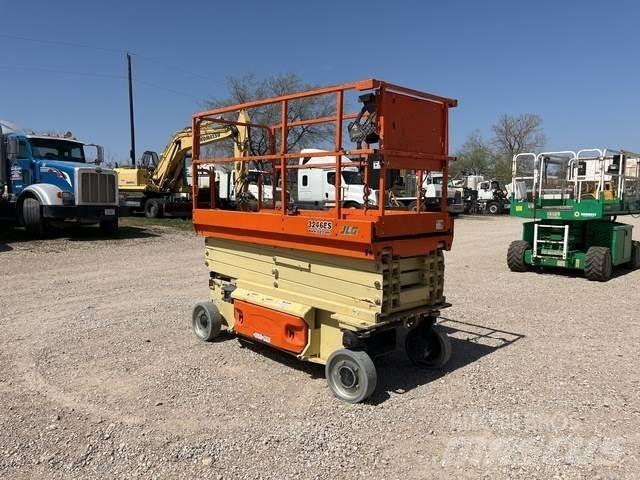 JLG 3246ES 剪叉式升降机