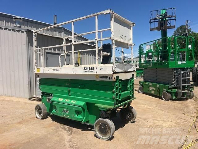 JLG 3246ES 剪叉式升降机