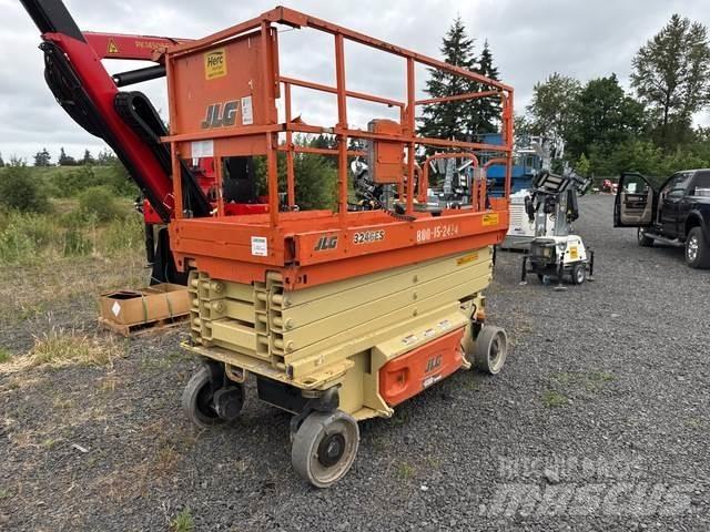 JLG 3246ES 剪叉式升降机