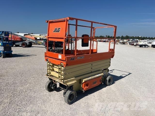 JLG 3246ES 剪叉式升降机