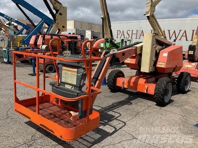 JLG 340AJ 曲臂高空工作平台