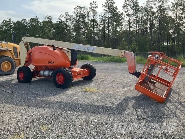 JLG 600A 曲臂高空工作平台