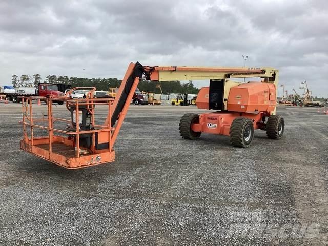 JLG 800 AJ 曲臂高空工作平台