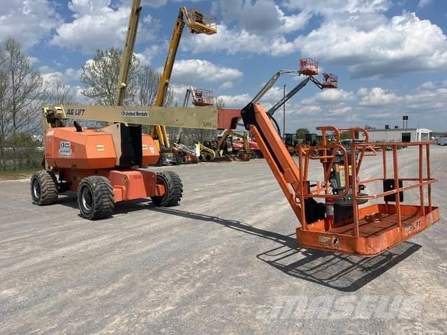 JLG 800 AJ 曲臂高空工作平台