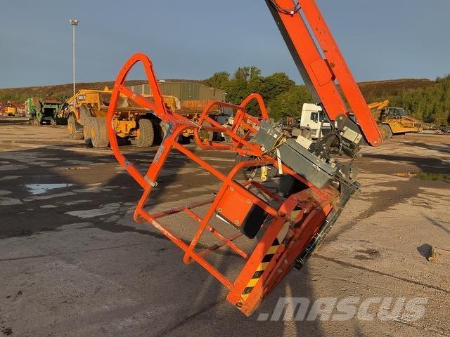 JLG 860SJ 曲臂高空工作平台