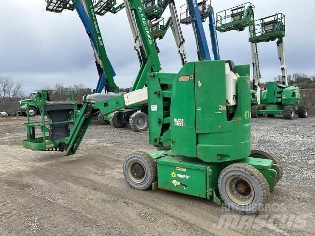 JLG E300AJ 曲臂高空工作平台