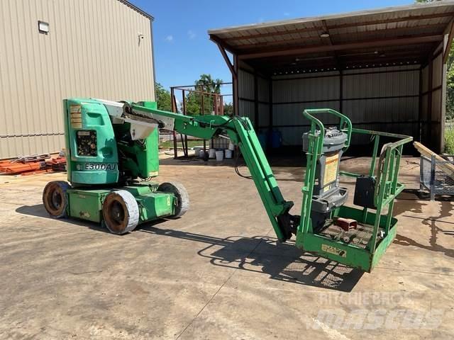 JLG E300AJ 曲臂高空工作平台
