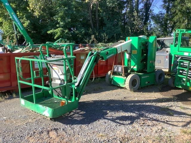 JLG E300AJ 曲臂高空工作平台