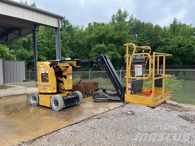JLG E300AJP 曲臂高空工作平台