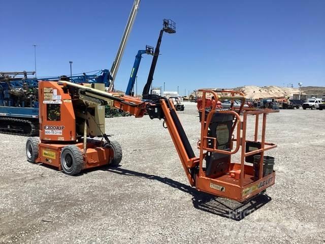 JLG E300AJP 曲臂高空工作平台