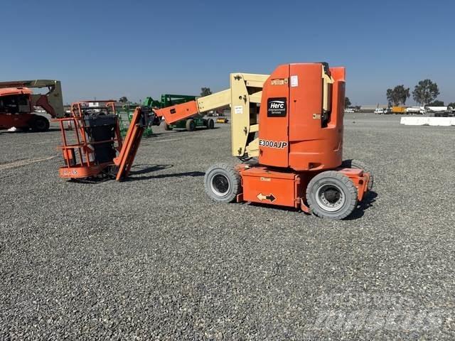 JLG E300AJP 曲臂高空工作平台