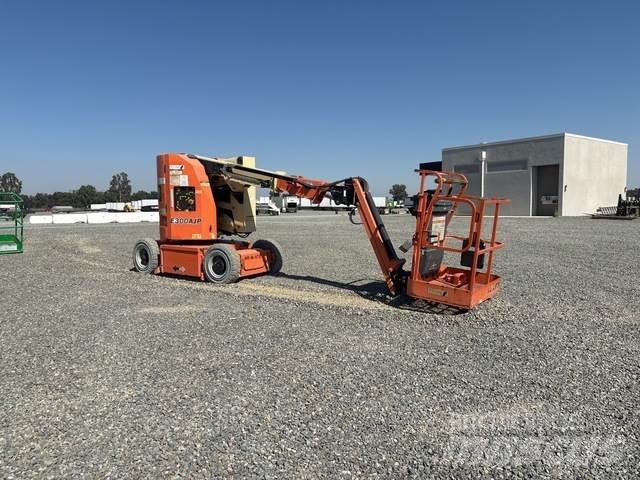 JLG E300AJP 曲臂高空工作平台