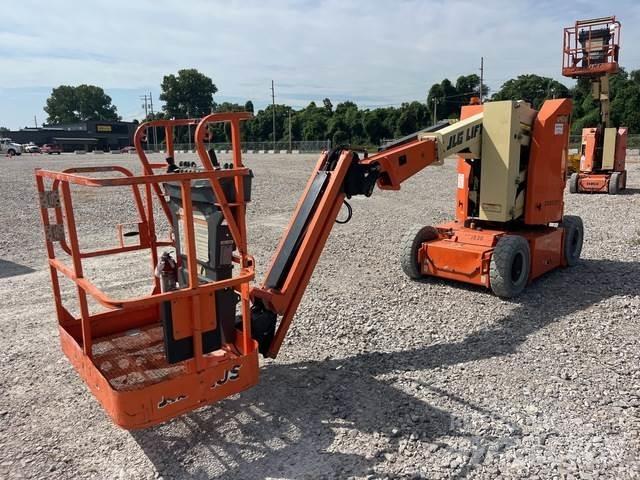 JLG E300AJP 曲臂高空工作平台