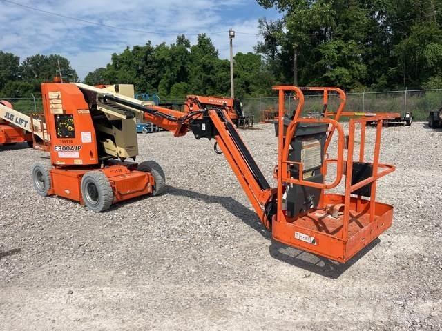 JLG E300AJP 曲臂高空工作平台