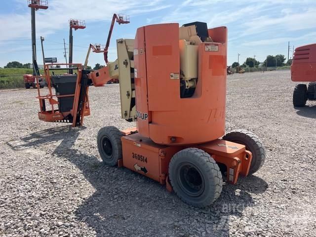 JLG E300AJP 曲臂高空工作平台