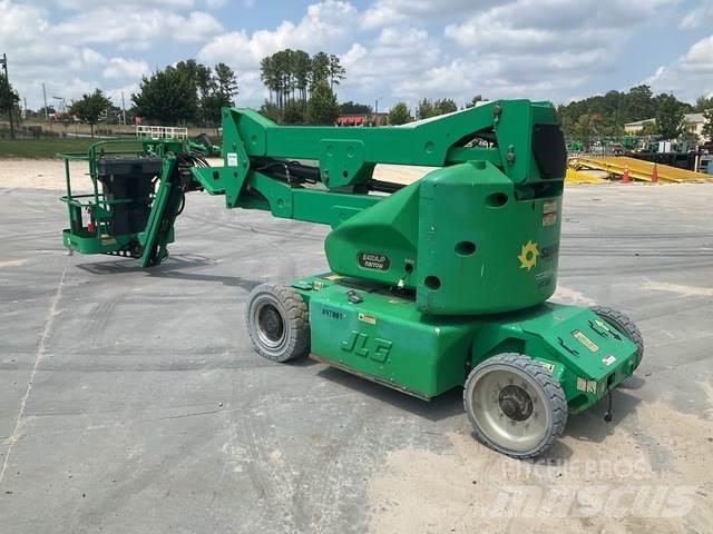 JLG E400AJP 曲臂高空工作平台