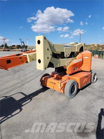 JLG E400AJP 曲臂高空工作平台