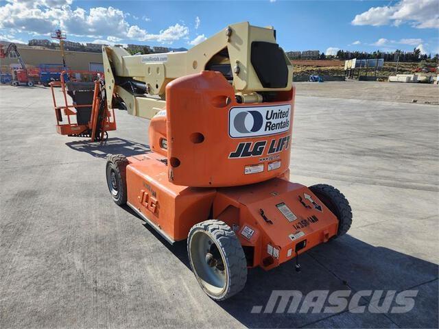 JLG E400AJP 曲臂高空工作平台