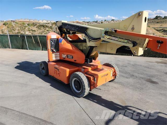 JLG E400AJP 曲臂高空工作平台