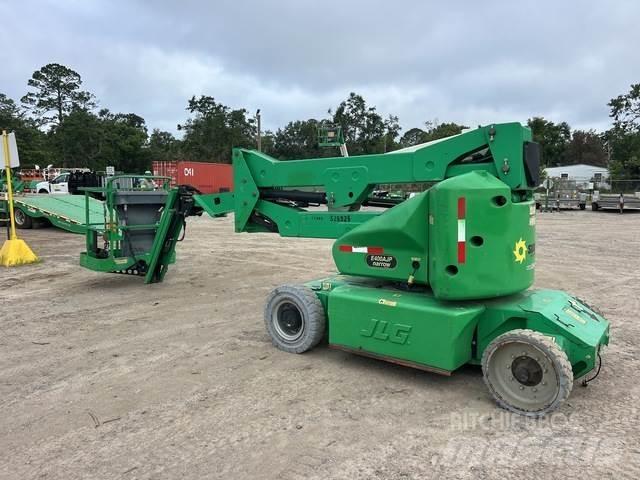 JLG E400AJPN 曲臂高空工作平台
