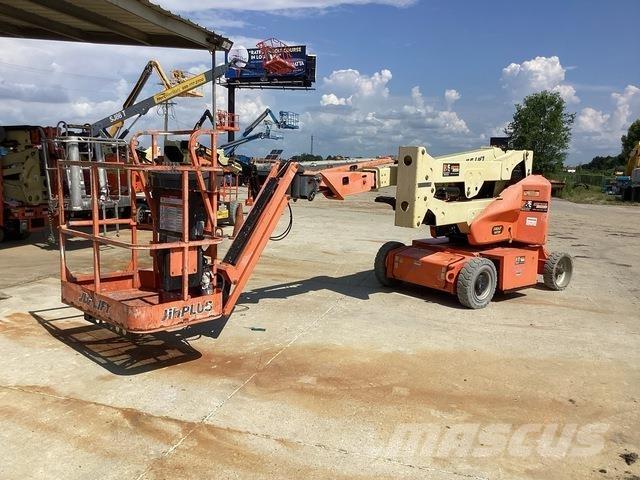 JLG E400AJPN 曲臂高空工作平台