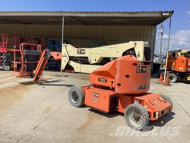JLG E400AJPN 曲臂高空工作平台