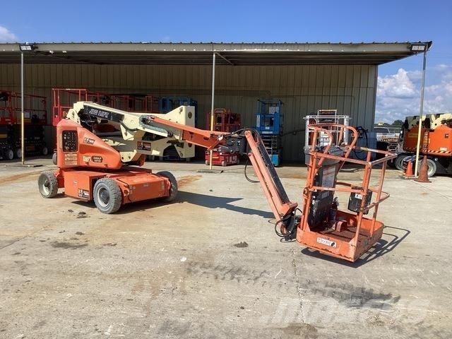 JLG E400AJPN 曲臂高空工作平台
