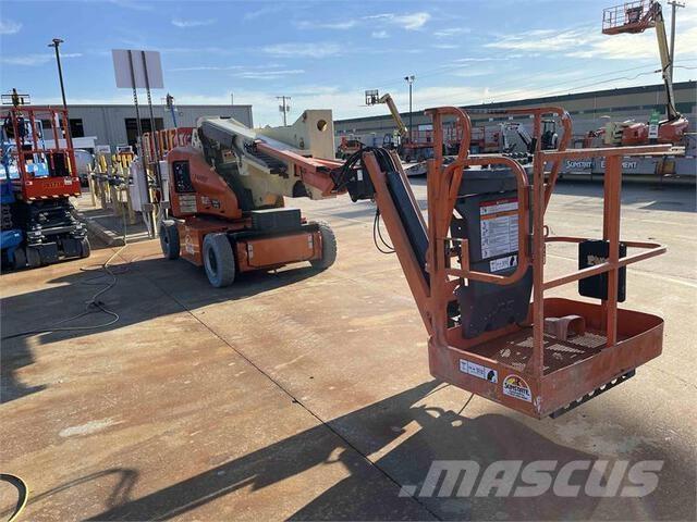 JLG E400AJPN 曲臂高空工作平台