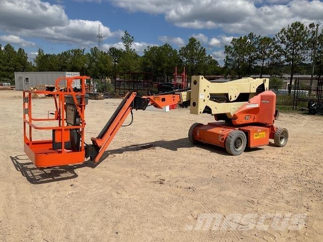 JLG E400AJPN 曲臂高空工作平台