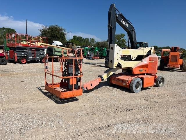 JLG E400AN 曲臂高空工作平台