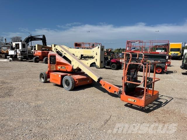 JLG E400AN 曲臂高空工作平台