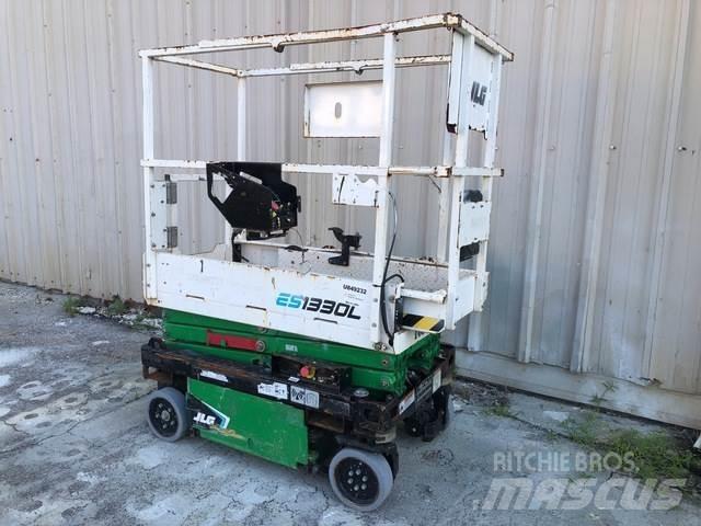 JLG ES1330L 剪叉式升降机