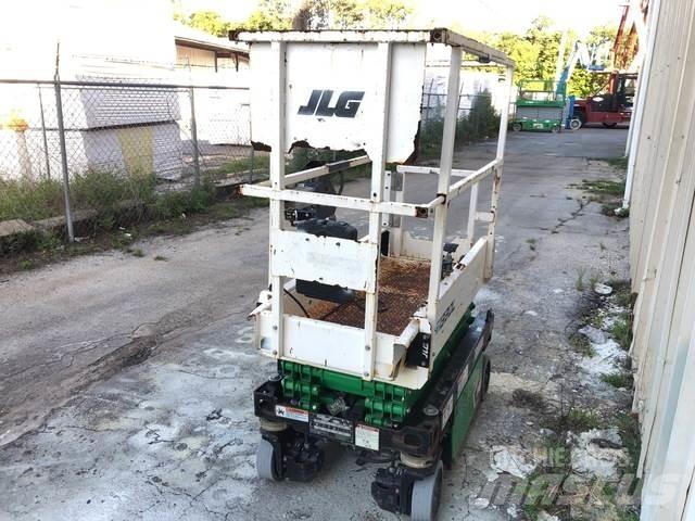 JLG ES1330L 剪叉式升降机