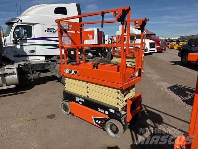 JLG ES1932 剪叉式升降机