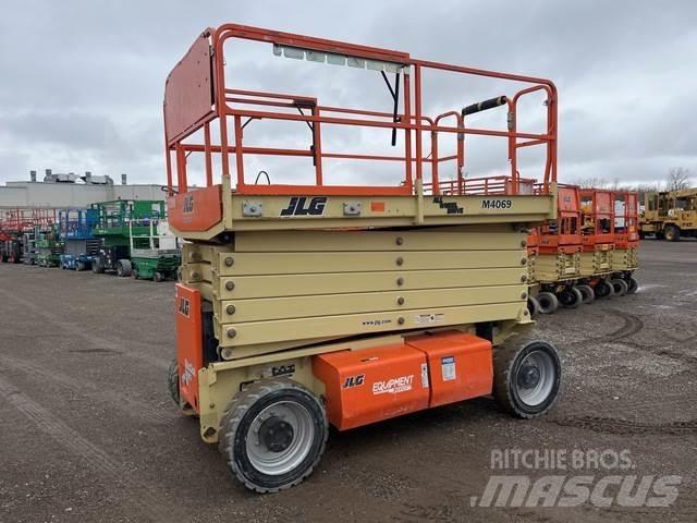JLG M4069 剪叉式升降机