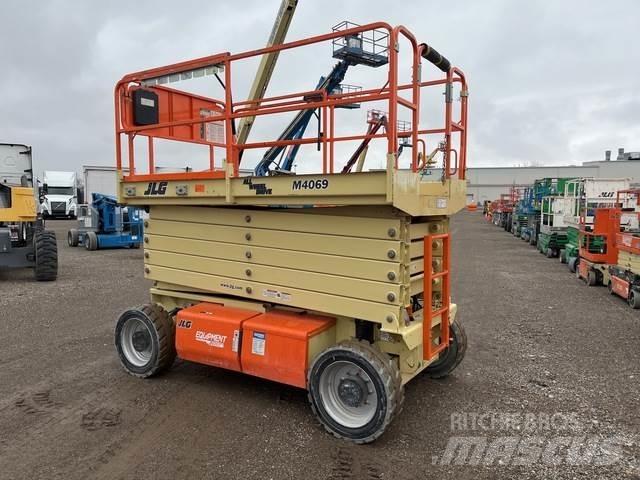 JLG M4069 剪叉式升降机
