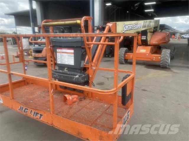 JLG M600J 曲臂高空工作平台