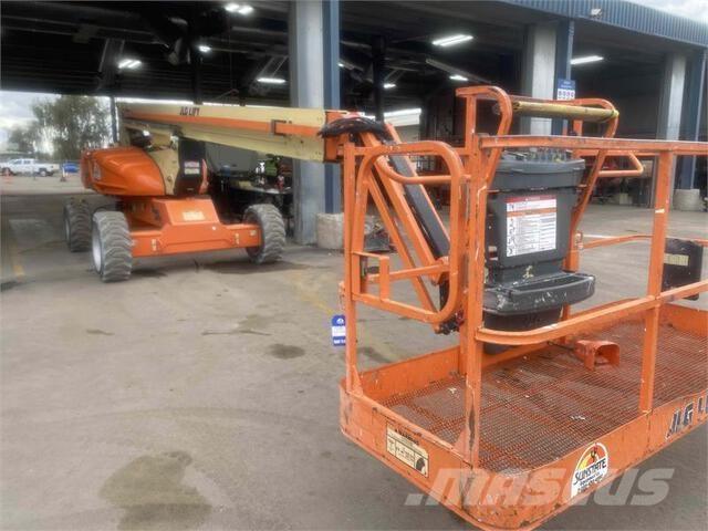 JLG M600J 曲臂高空工作平台