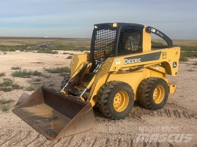 John Deere 325 滑移装载机