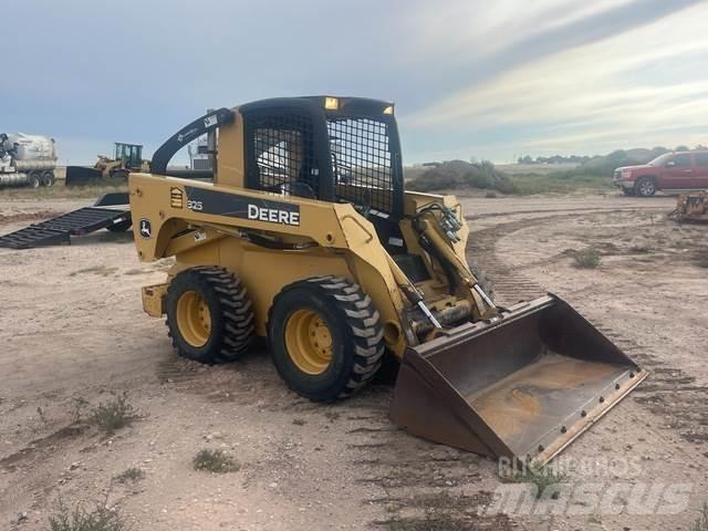 John Deere 325 滑移装载机